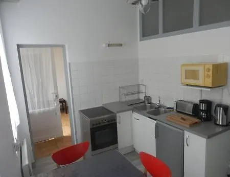 T2 Ou T1 Côté Cour/jardin Avec Garage Appartamento *