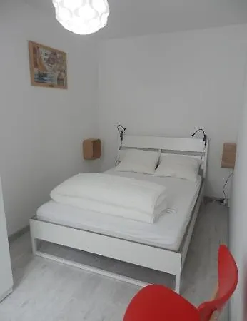 T2 Ou T1 Côté Cour/jardin Avec Garage Appartamento