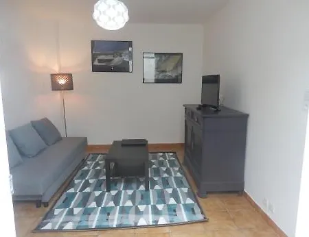 Appartamento T2 Ou T1 Côté Cour/jardin Avec Garage Rochefort (Charente-Maritime)